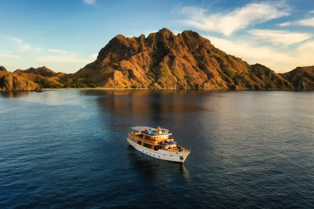 Komodo Labuan Bajo | Komodo Tour | Labuan bajo Tour